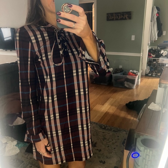 Gorgeous plaid dress with small side slit and tie up neck/collar - Picture 7 of 7